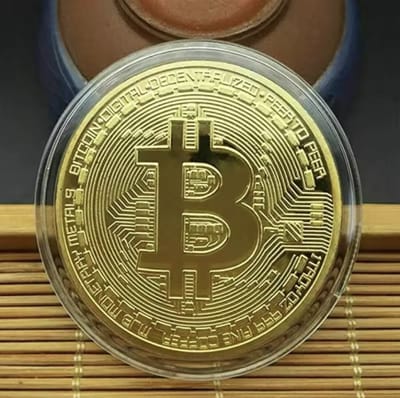CHPN - Bitcoin munt in hoesje - Bitcoin - Coin - Coin liefhebber - Cadeau - Goudkleurig - Fysieke crypto - Cryptocurrency - In een transparant hoesje
