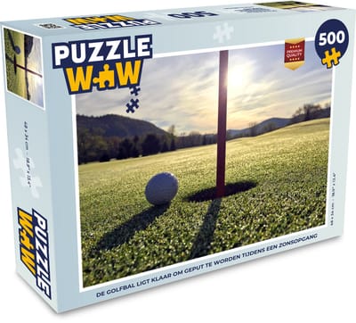 Puzzel De golfbal ligt klaar om geput te worden tijdens een zonsopgang - Legpuzzel - Puzzel 500 stukjes