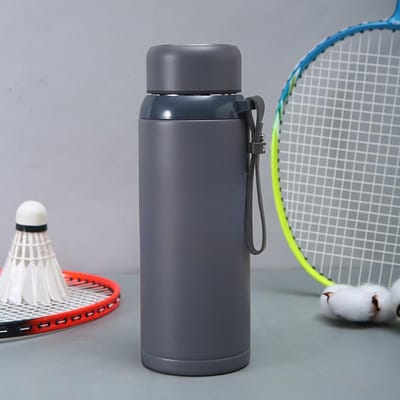 Eenvoudige en Stijlvolle Dubbelwandige Thermosfles Roestvrij Staal Draagbaar Handvat Sportwaterfles Cadeaubeker 600ml