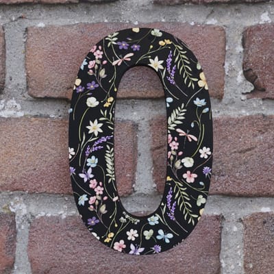 Huisnummer Arial 0 zwart met bloemen - Maat: Klein (10 cm) - zelfklevend - Huisnummerbord
