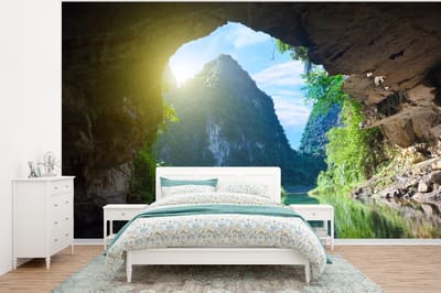 Behang - Fotobehang Water - Grot - Zon - Natuur - Planten - Breedte 320 cm x hoogte 240 cm