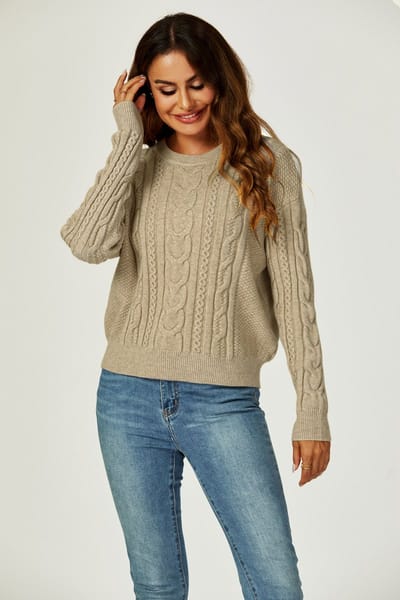 Kabelgebreide trui met ronde hals in taupe