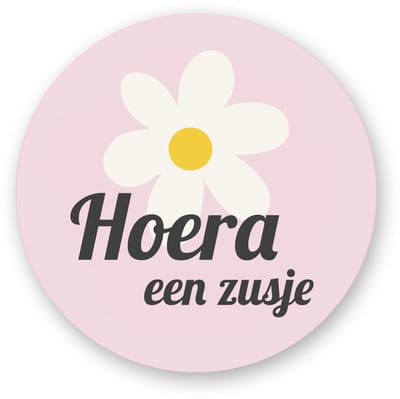 25x Sluitsticker Hoera Een Zusje - Madelief -Roze - 40 mm - Geboorte Sticker - Sluitzegel - Sticker Geboortekaart Meisje - Baby nieuws - Trakteren Broer Zus Basisschool Kinderdagverblijf - Glossy - Sluitzegel - Wensetiket- Pimp Studio