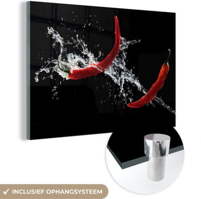MuchoWow® Glasschilderij 150x100 cm - Schilderij acrylglas - Chilipeper - Stilleven - Water - Zwart - Rood - Foto op glas - Schilderijen