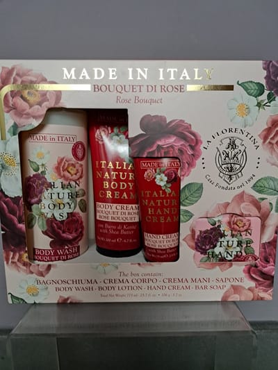 geschenk set verjaardag - kerst - leuk geschenk - moeder dag - rozen - zeep - body wash - shea boter - natuurlijke ingredienten