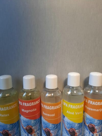 geur set voor jacuzzi - spa -bubbelbad 5x250 ml sensual - magnolia- rozemarijn -aloe vera - relax - lekkere geuren