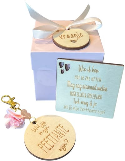 Cadeaudoosje Wil jij mijn PEETTANTE zijn? | ROZE | Wie ik ben | sleutelhanger | meter vragen | meter worden | peettante vragen | peettante worden | cadeau | doosje met een vraag | geschenkbox