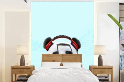 Behang - Fotobehang - 165x220 cm - Panda - Koptelefoon - Dier - Muzieknoten - Rood - Dieren behang - Foto behang