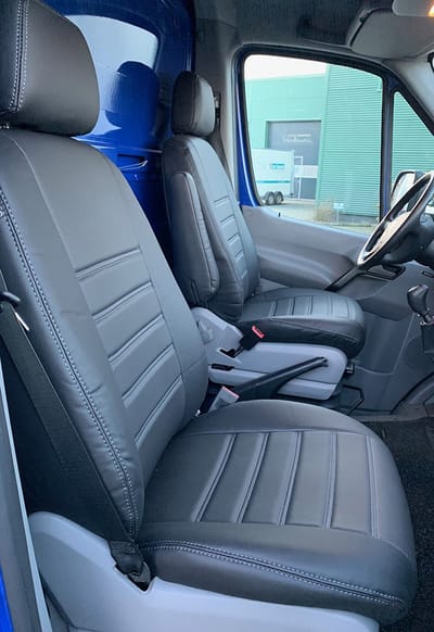 Pasvorm stoelhoezen Volkswagen Crafter 2006-2017 (geschikt voor 2 stoelen) - Kunstleer zwart