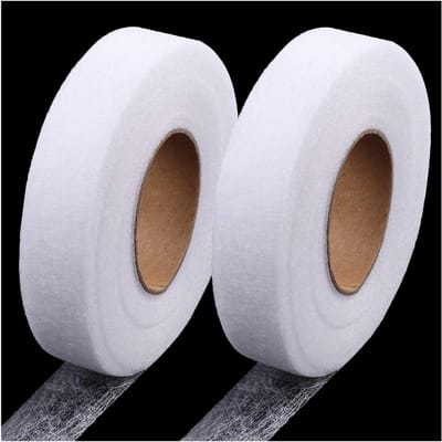 Verpakking met twee rollen strijkband voor naaien en afwerken, geschikt voor het naaien van stoffen, broeken, gordijnen en kledingstukken. 65 meter lang, 20 millimeter breed.