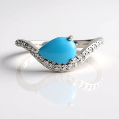 Cavill - Zilveren ring met platina plating - 0,907 ct Sleeping Beauty Turkoois peervorm - 0,219 ct pavé Zirkonia - Elegante, duurzame sieraden