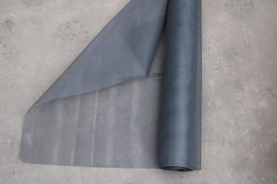 Horrengaas Muggengaas. 120 x 250 cm. Grijs. mosquito-vliegen-gordijn horren-gaas. deltafix. 1,2 mtr. hoog x 2,5 mtr. lang. deltafix.