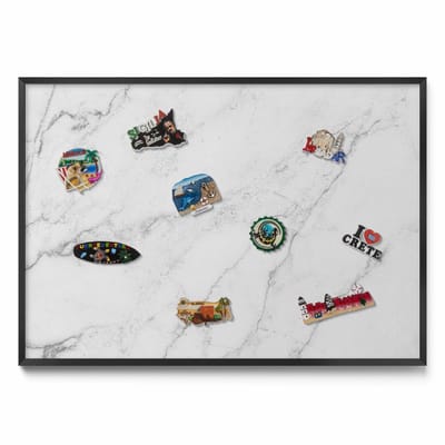 Tulup Magneetbord met Zwarte Frame - Wit Magneetbord in Stijlvolle Kleuren - 100 cm x 70 cm - Delicate lichte marmer - Magneetbord voor Herinneringen - Magnetisch Bord voor Magneten - Magneetbord voor Foto's en Notities