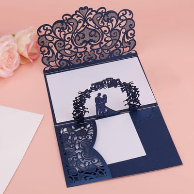 Dailygoods- Trouwkaart Pop-Up Felicitatiekaart - Wenskaart Huwelijk - Trouwkaars - Bruidsdouche - Verloving - Papier 18x12,4 cm - Weddingkaart