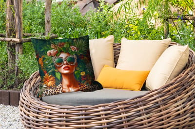 Buitenkussen Weerbestendig - Vrouw - Panterprint - Jungle - Natuur - Luxe - 50x50 cm