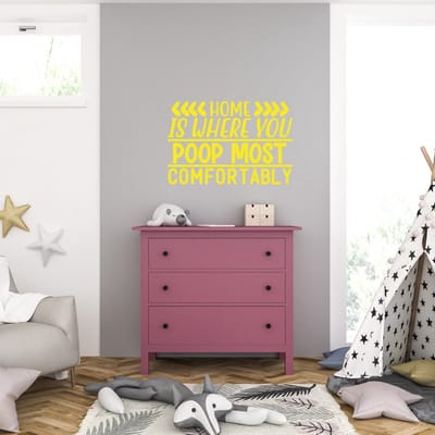 Muursticker - Home Is Where You Poop Most Comfortably - 46,4 x 68,8 - Geel