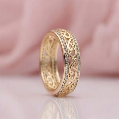 Prachtige Zirconium Ring voor Dames met Dubbele Rij Diamant Inleg en Holle Afwerking, Geschikt voor Dagelijks Gebruik en als Cadeau. 9 goud