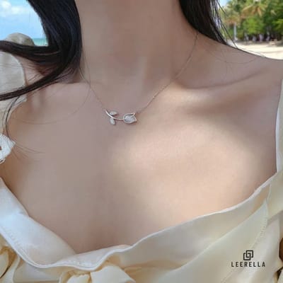 Leerella Elegante Tulp Ketting met Zirconia - Zilverkleurig - Bloemrijke Schoonheid voor Dagelijks Gebruik! 40+5cm