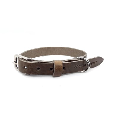 Cooper & Quint No Fuss - Halsband Hond - Leren Halsband Hond - Stone - Oud Messing - Extra Small