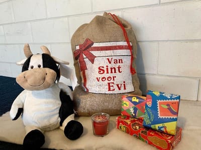 Sinterklaaszak met naam | jute zak | de zak van sinterklaas | gepersonaliseerde sinterklaas zak | jute sinterklaas zak met naam | sint en piet | pakjesavond | 5 december | familienaam | kadootjes | schoen cadeau | pepernoten | kadozak