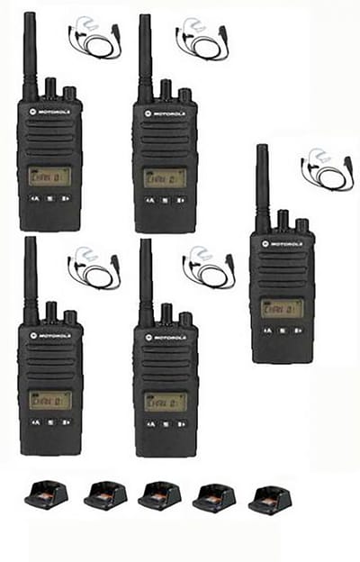 Set van 5 Motorola XT460 IP55 PMR446 met beveiliging oortje M1 2-Pins en tafellader