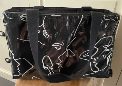 Koeltas / Strandtas - Stay cool - Abstract - Zwart wit - Tas - Koel tas - Zomer - Summer - Lunch - Werk - School - Schooltas - Lunchtas - handvat - Ritssluiting - Keep it cool - Stuff - Compact - Face - Gezicht - You - Love you - Cadeau - Kado - Mooi