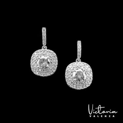 Victoria Valenza Monte Carlo Luxe Oorbellen Dames Messing Oorhangers Dames Oorringen - Witte Steen - Kleur Zilver - 1 Paar