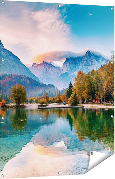 Gards Tuinposter Meer in de Bergen met een Geit Standbeeld - 90x120 cm - Tuindoek - Tuindecoratie - Wanddecoratie buiten - Tuinschilderij