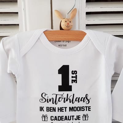 Baby Rompertje met leuke tekst zwangerschap aankondiging – announcement | eerste 1ste Sint Sinterklaas Ik ben dit jaar het mooiste cadeautje | lange mouw | wit zwart | maat 74/80 | cadeau papa mama oma opa oom tante