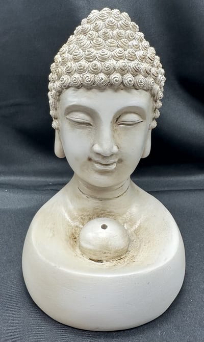 Decoratieve Boeddha wierrookhouder - oud wit - hoogte 15 cm x 10 x 10 cm - polyresin - Woonaccessoires - Decoratieve beelden - Wierrookhouder