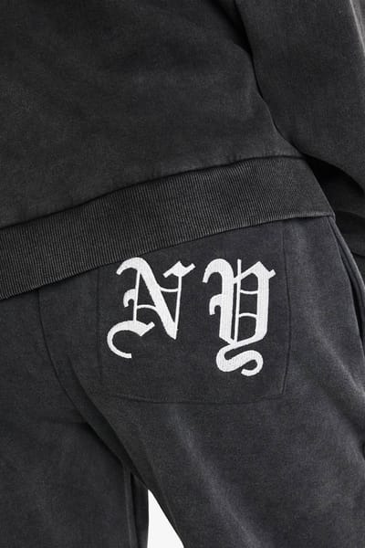 boohoo Dames NY Geborduurde Wijde Jogger | Charcoal | Maat: XS