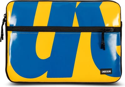 MacBook Air 13 inch hoes met voorvak (van gerecycled materiaal) - Geel-blauwe laptop sleeve/case voor MacBook Air M5 (2026)