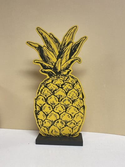 Decoratieve houten Ananas op standaard - hoogte 31x15x5cm - Raamornament - Woonaccessoires