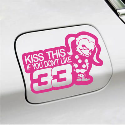 Bumpersticker - Kiss This If You Dont Like 33 - 13,4 X 20 - Roze