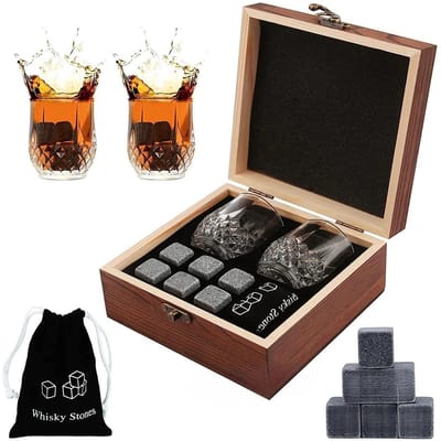 WiseGoods Premium Whiskey Cadeauset - Inclusief 2 Glazen & 4 Whiskey Stones - Fluwelen Opbergzak - Luxe Opbergbox - IJsblokjes