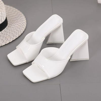 Zomer Nieuwe Dames Driehoek Hoge Hak Slippers Eenvoudig Vierkante Neus Open Neus Lakleren Sandalen 7 Kleuren Grote Maten Schoenen 42