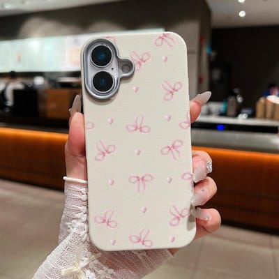 Schattig Roze Strikjes Patroon Telefoonhoesje Voor iPhone 16 15 14 Pro Max 14 Plus 13 12 Pro 11 Schokbestendig Leertextuur TPU Siliconen Cover For iPhone 15