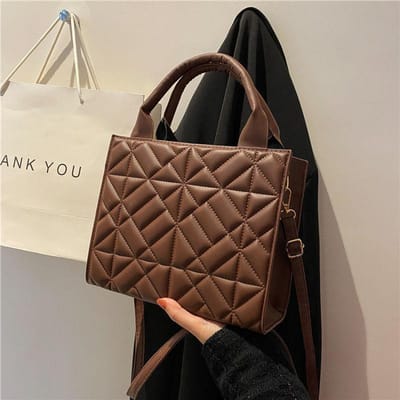 Sacs à main pour femmes Sacs à bandoulière de grande capacité Design de niche de mode Texture senior Sacs de luxe légers originaux 23.5*10.5*19.5cm marron