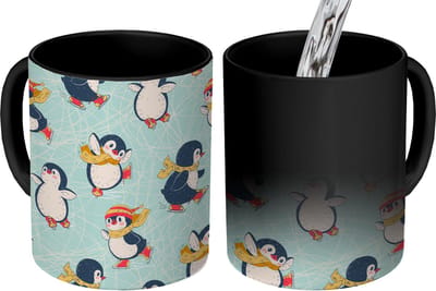 Magische Mok - Foto op Warmte Mokken - Koffiemok - Kinderen - Pinguïn - Schaatsen - Winter - Patronen - Magic Mok - Beker - 350 ML - Theemok
