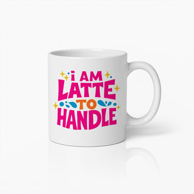 Grappige “I Am Latte To Handle” Mok 330ml – Kleurrijke Koffiebeker voor Latte Liefhebbers, Perfect Cadeau voor Vrienden & Collega’s