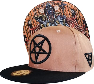 Capiche® Snapback Pet Heren – Cursed Priest – Lichtbruin & Zwarte Pentagram – Verstelbaar met Druksluiting – Sportcap – Baseball Cap – Mannen Cap – Vervloekte Priester Pet