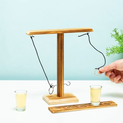 Ditverzinjeniet.nl Ring Toss - Drankspelletje met scorebord en shotglaasjes