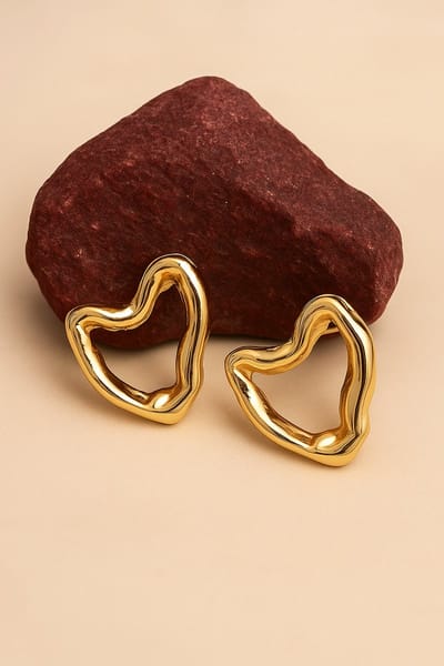 Lundholm Oorbellen Hartjes - Geometrische Design Chunky Oorstekers Goud Verguld Jewellery - Premium Stainless Steel luxe Oorknopjes Goudkleurig - vrouwen cadeautjes tip my - in cadeau verpakking - Scandinavian Design