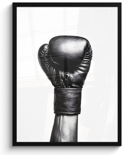 Poster in lijst - Fotolijst 50x70 cm - Posters - Bokshandschoen - Zwart - Hand - Posterlijst zwart - Decoratie - Wanddecoratie woonkamer - Muurdecoratie slaapkamer