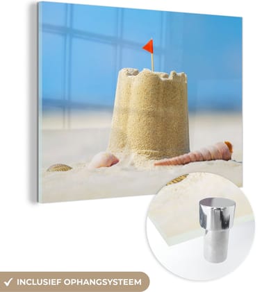 MuchoWow® Glasschilderij 40x30 cm - Schilderij acrylglas - Zandkasteel - Strand - Schelpen - Zomer - Foto op glas - Schilderijen
