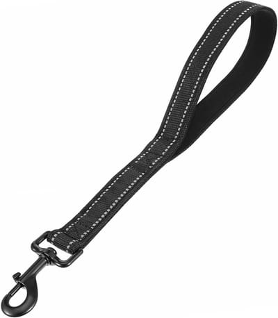 Korte Hondenriem met Verkeershandvat - Stevige Nylon Leash voor Extra Controle, Reflecterende Draad en Comfortabel Handvat voor Grote en Middelgrote Honden (38 cm, Zwart)
