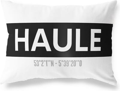 Tuinkussen HAULE - FRIESLAND met coördinaten - Buitenkussen - Bootkussen - Weerbestendig - Jouw Plaats - Studio216 - Modern - Zwart-Wit - 50x30cm