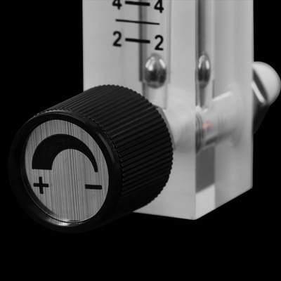 Dailygoods- Gasflowmeter 2-20LPM - Instelbare Regelklep - Unidirectionele Gasstroom - Hoogwaardig Acryl - 8 mm Weerhaken - Drukbestendig tot 0,6 MPa - Flowmeter