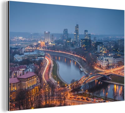 Aluminium schilderij 180x120 cm - Wanddecoratie metaal - Vilnius de hoofdstad van Litouwen - Metalen muurdecoratie woonkamer - Decoratie industrieel - Foto op dibond - Industriële accessoires slaapkamer