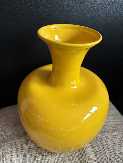 Vaas | Lemon Pie | Geel | Bloemenvaas | Bloemvaas | Bloemen Vaas | Interieur | Inrichting | Woonkamerstyling | Musthave | Kleur in huis | Woning | Color | Woonkamer | Woonaccessoires | Woonaccessoire | Decoratief | Decoratie | Woondecoratie | Colmore
